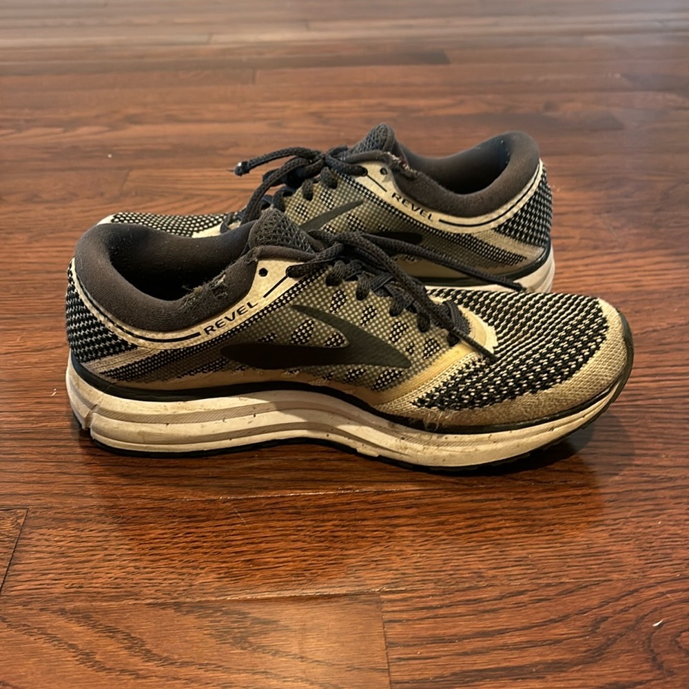 Brooks grey running shoes size 8 men’s